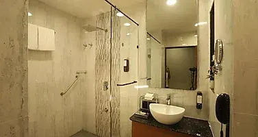 Walk-In Shower at Fortune Statue of Unity