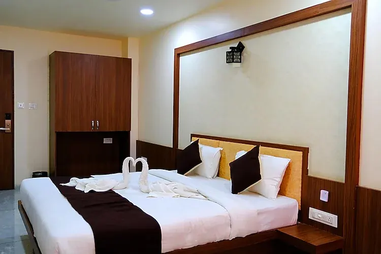 Deluxe Twin Beds at Hotel Sai Inn
