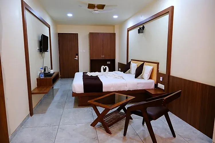 AC Suite Room at Hotel Sai Inn, Kevadia
