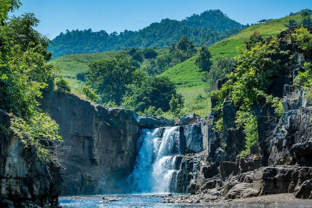 Zarvani Waterfall — photo 1