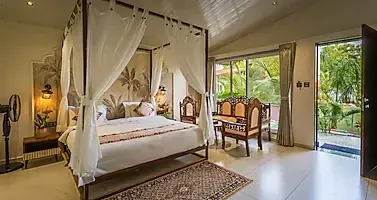 Riverside Cottage with Bathtub at River View Tent Resort